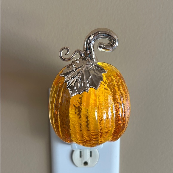 Bath and Body Works Pumpkin wallflower Night Light - Picture 1 of 13